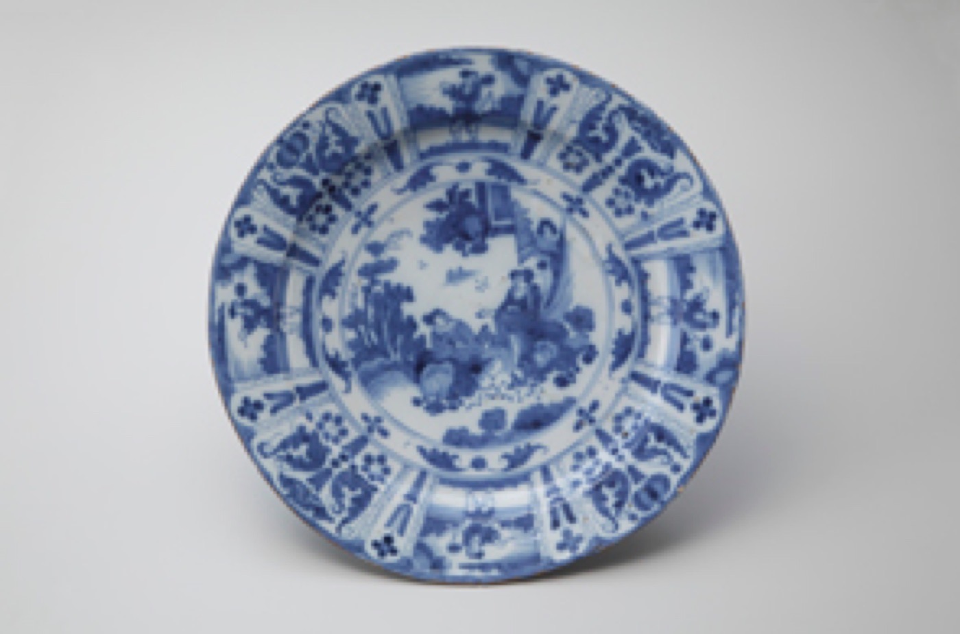 日本・伊万里の磁器（景徳鎮を学んで生まれた）
